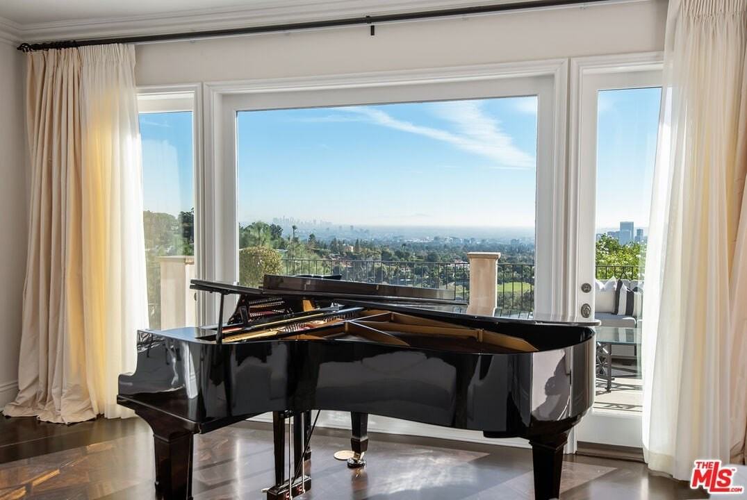 980 Stradella Rd - Photo 5 of 42