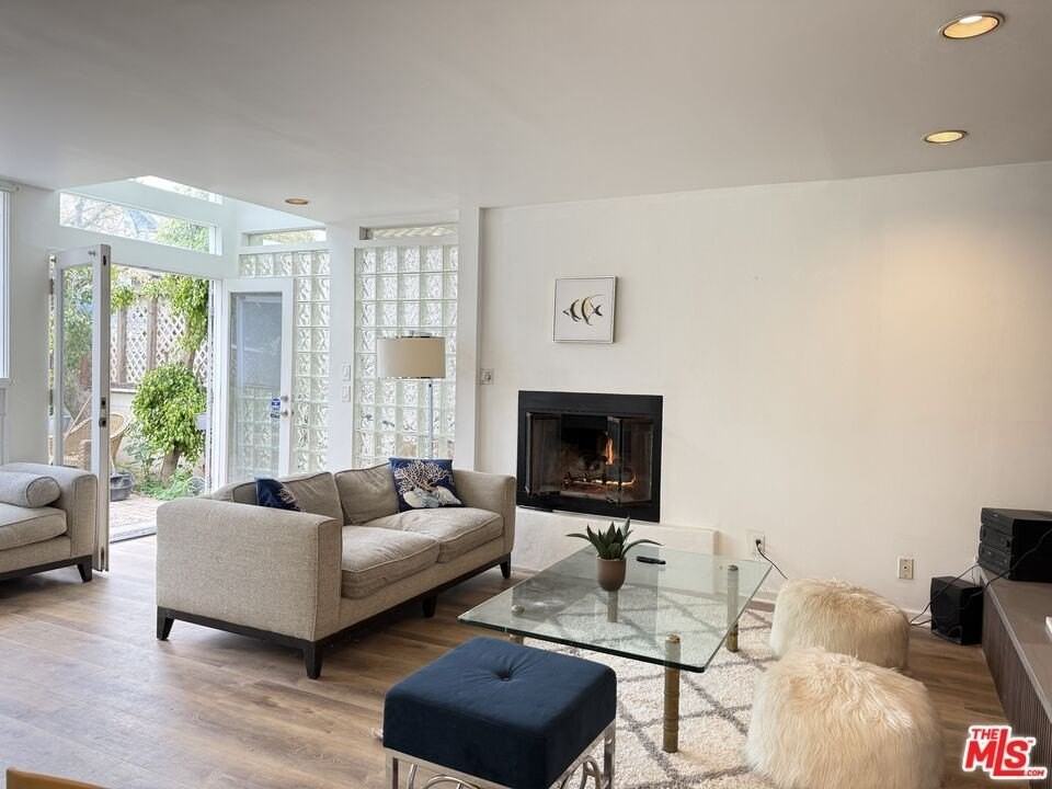 39 Westminster Ave - Photo 2 of 16