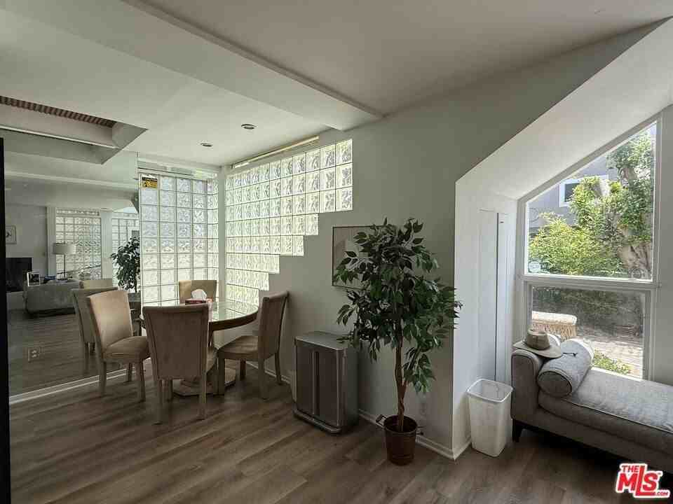 39 Westminster Ave - Photo 7 of 16