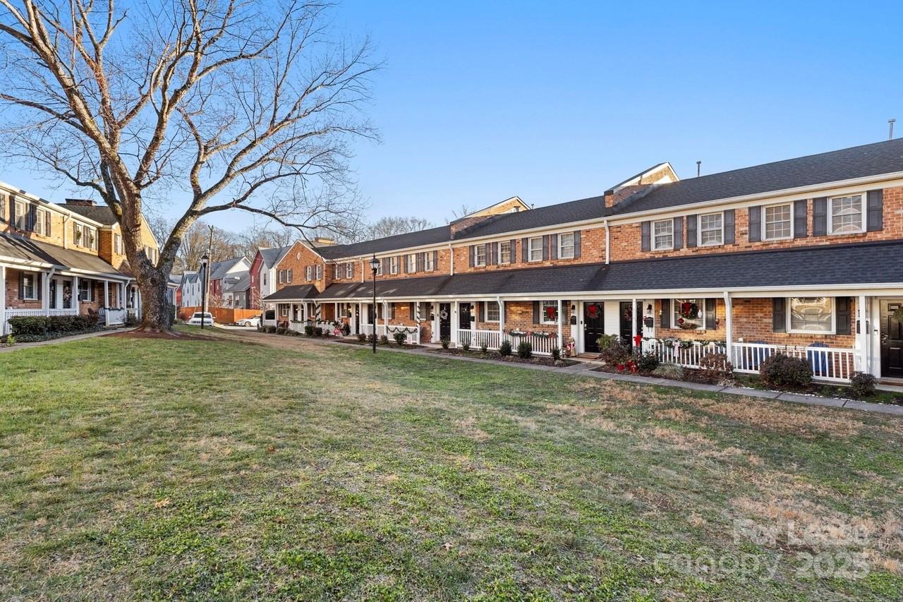 1318 Green Oaks Ln - Photo 3 of 32