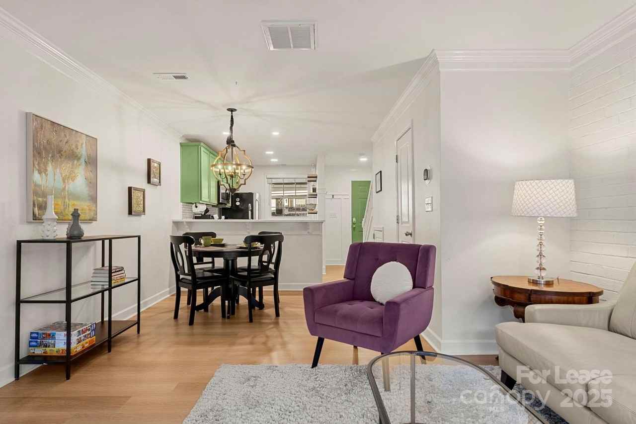 1318 Green Oaks Ln - Photo 5 of 32