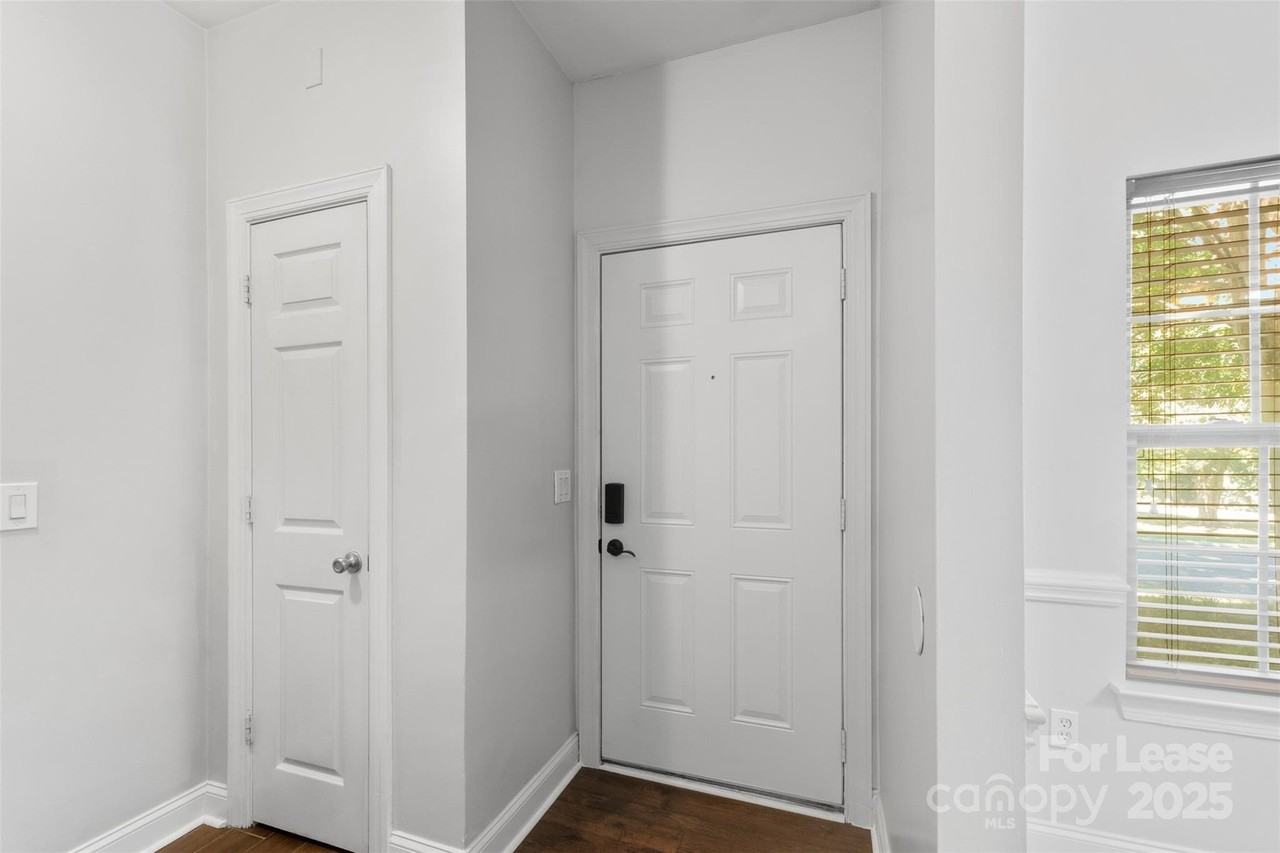 2476 Ryerson Ct - Photo 2 of 30