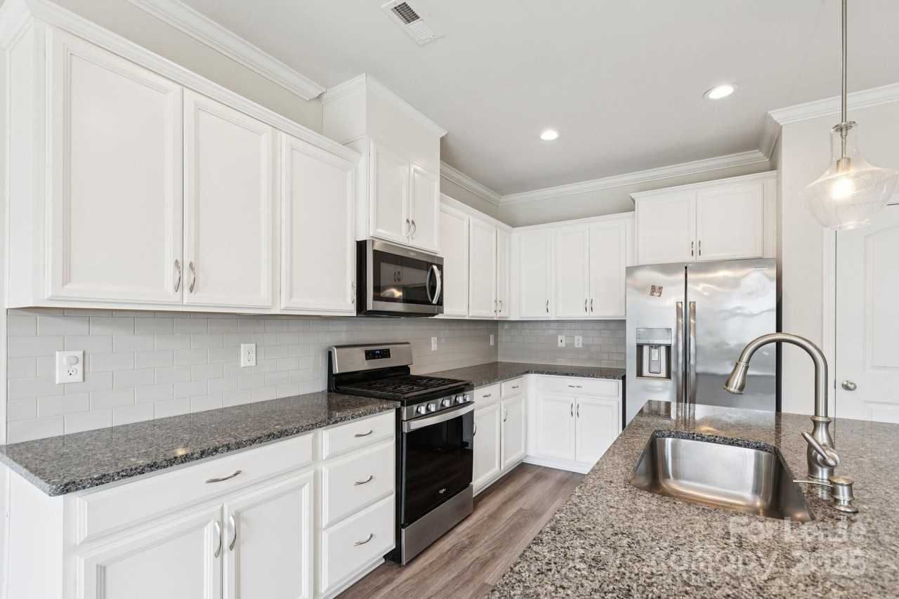 17121 Carolina Pine Row - Photo 7 of 27