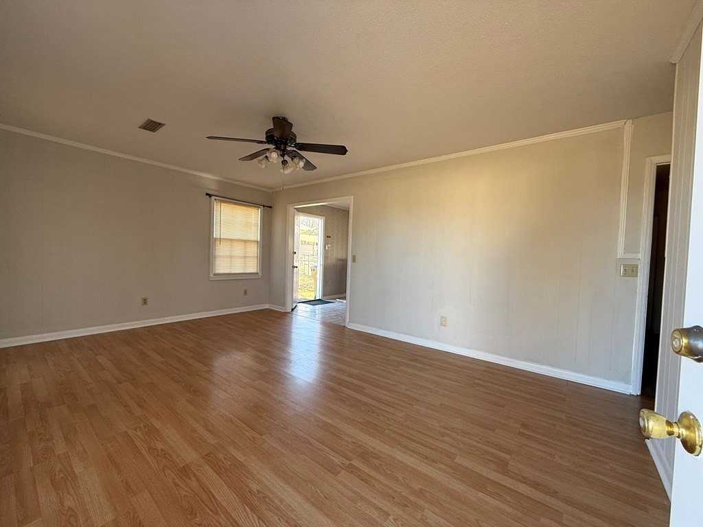 3206 Springdale Dr - Photo 3 of 18