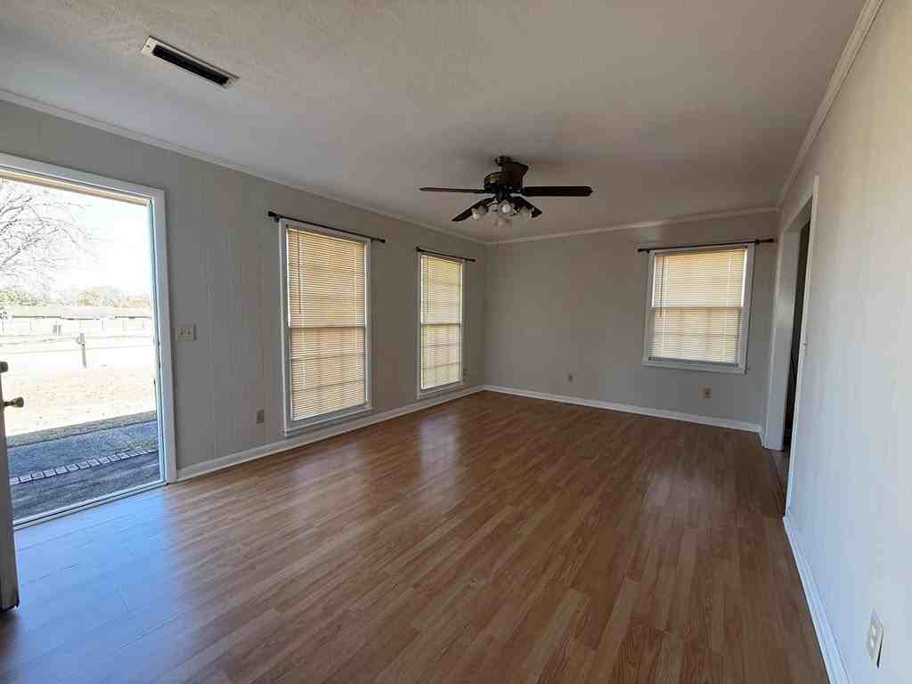 3206 Springdale Dr - Photo 5 of 18