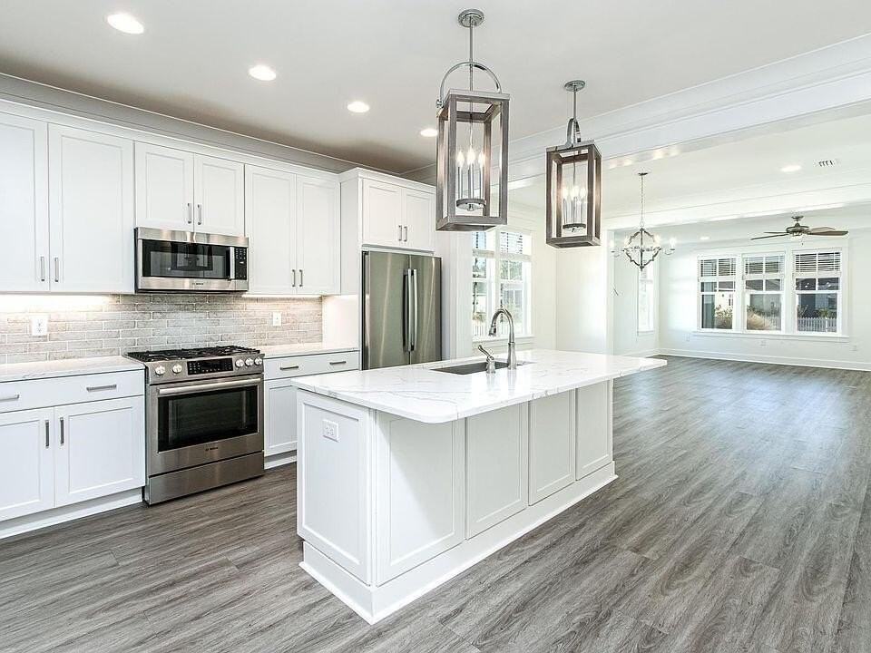 36 W Sandlefoot Ln - Photo 2 of 10