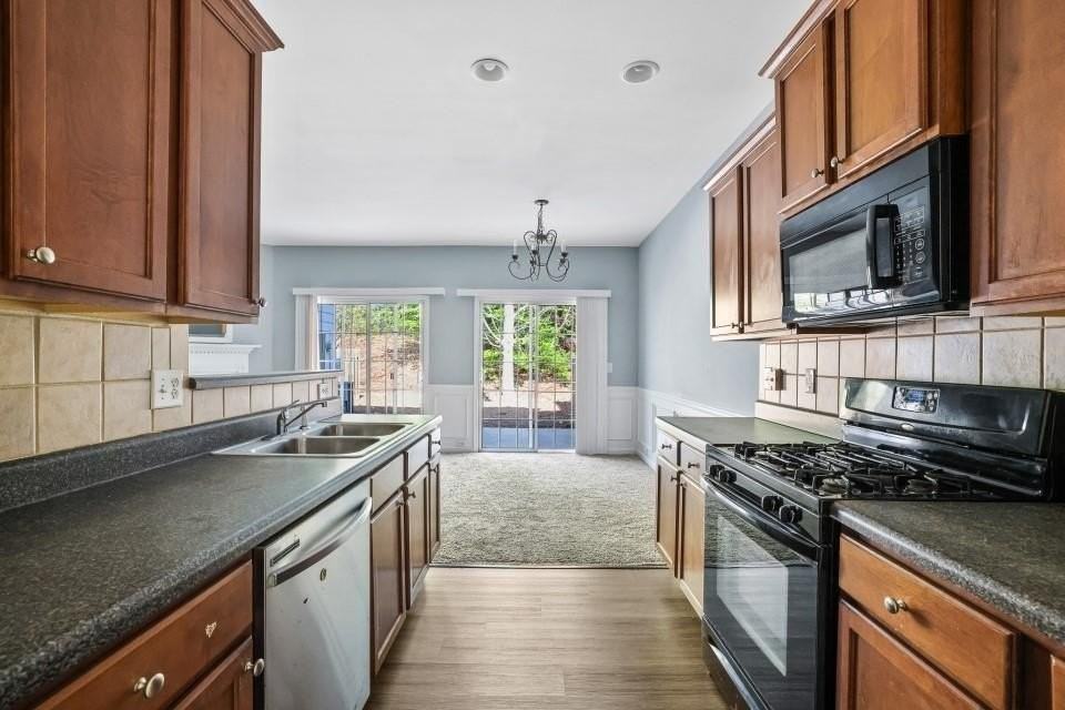 2872 Cross Creek Ct - Photo 3 of 10