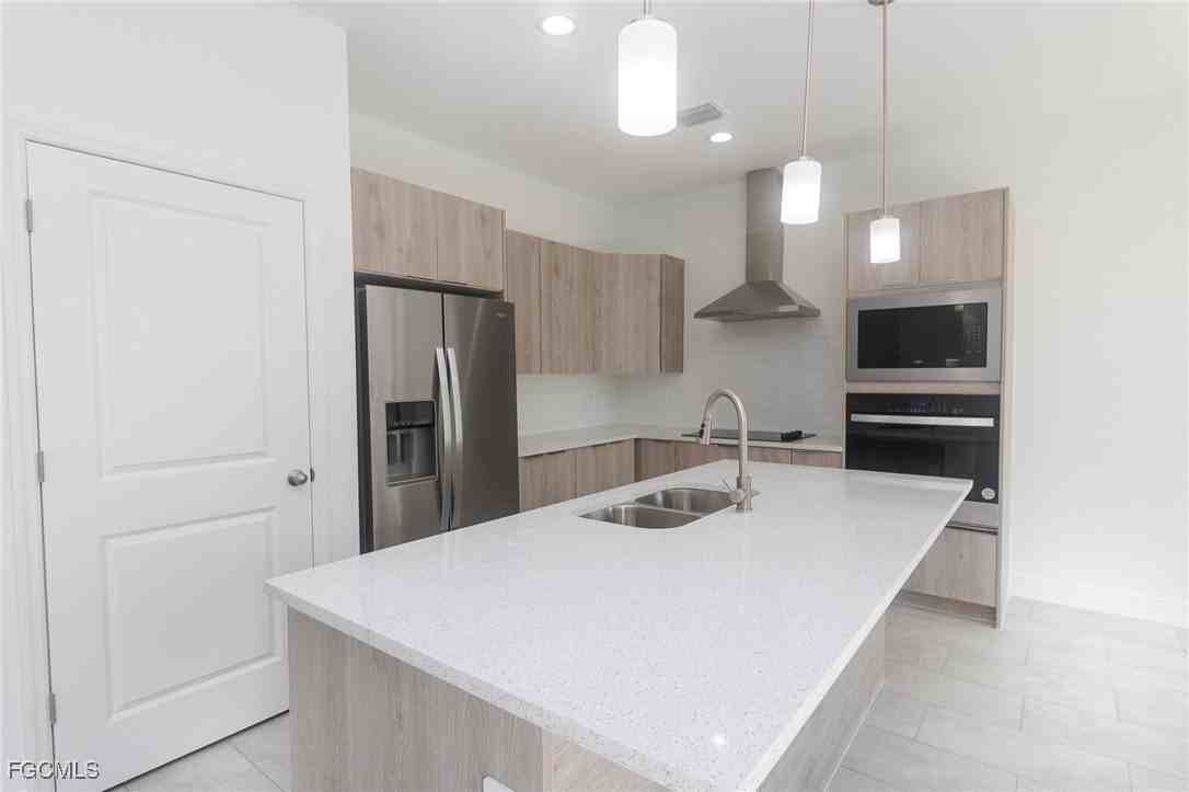 1032 Hilton Ct - Photo 3 of 27