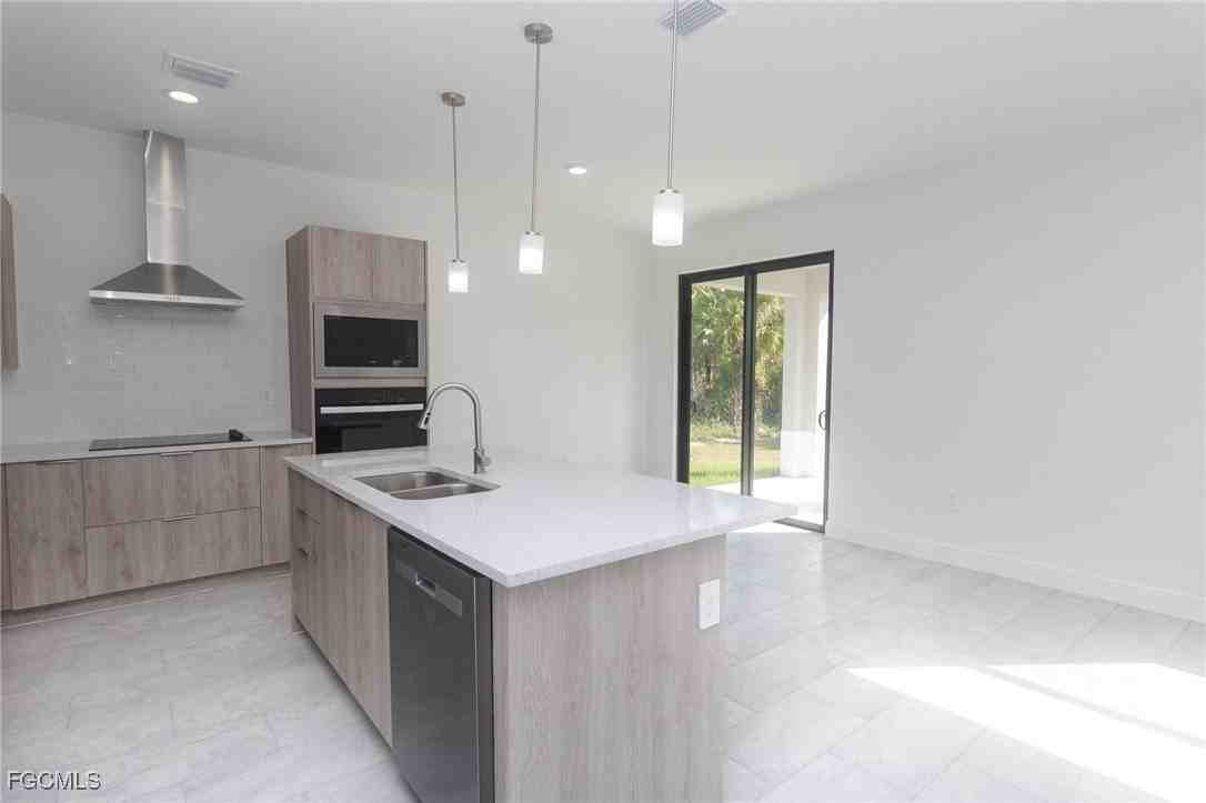 1032 Hilton Ct - Photo 7 of 27