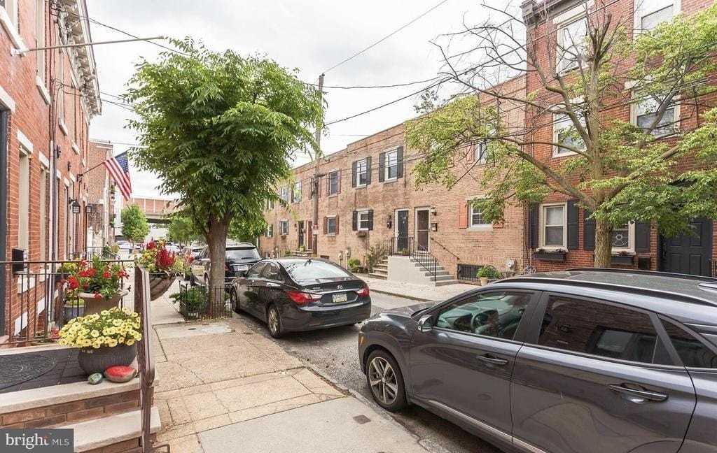 130 Manton St - Photo 2 of 16