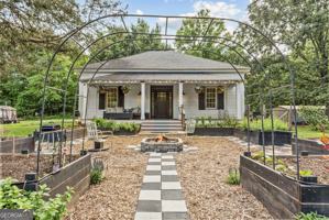 featured image of 1580 Farmington Rd