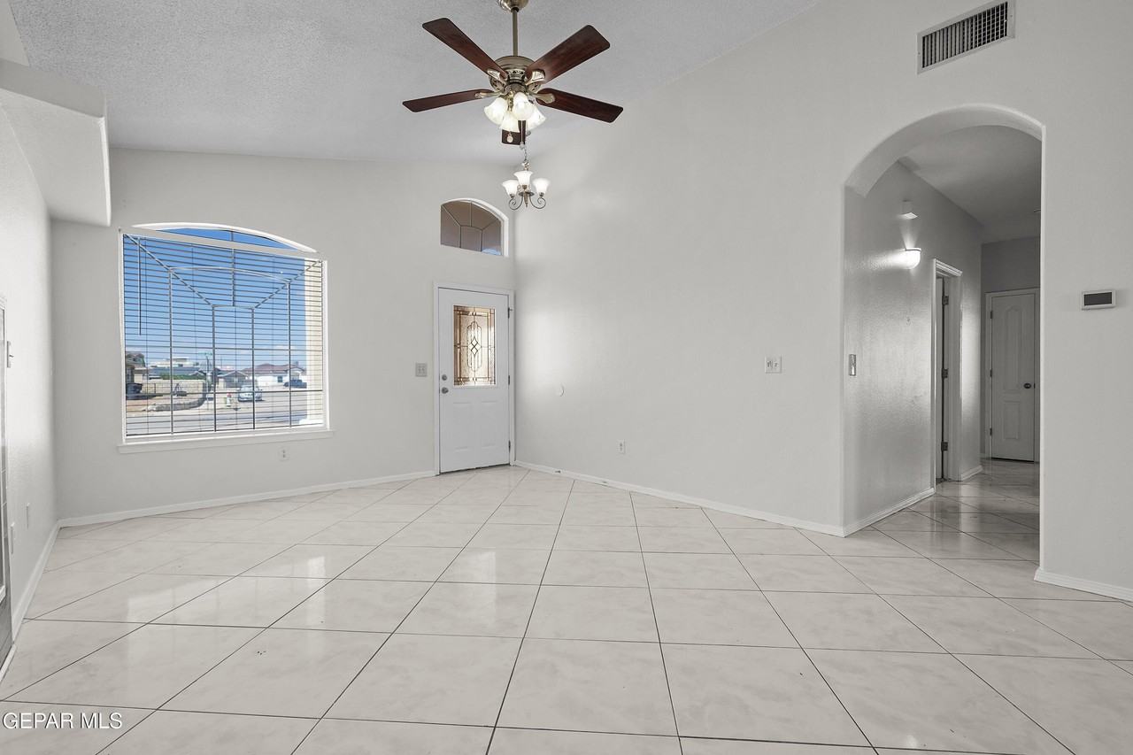 14720 Sand Gate Dr - Photo 4 of 30