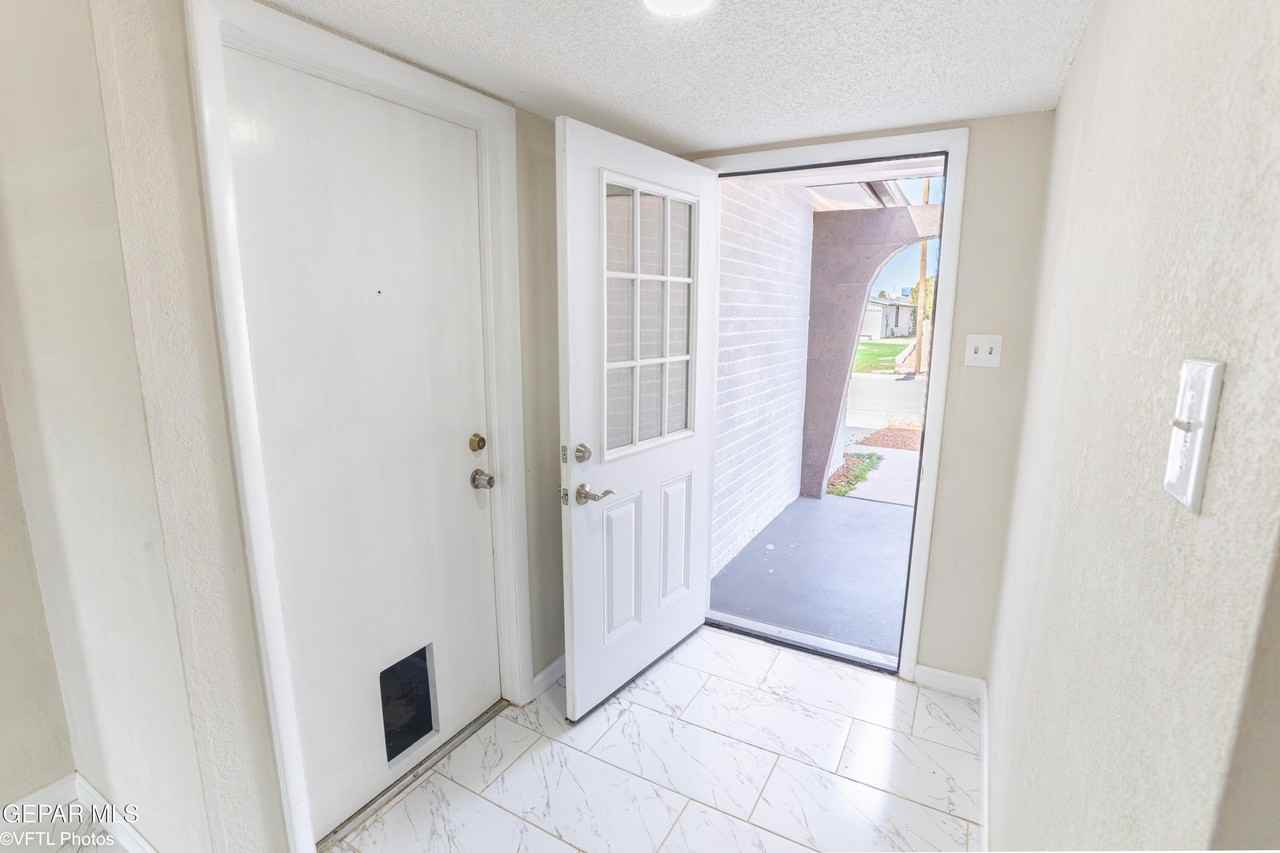 7304 Gran Vida Dr - Photo 4 of 48