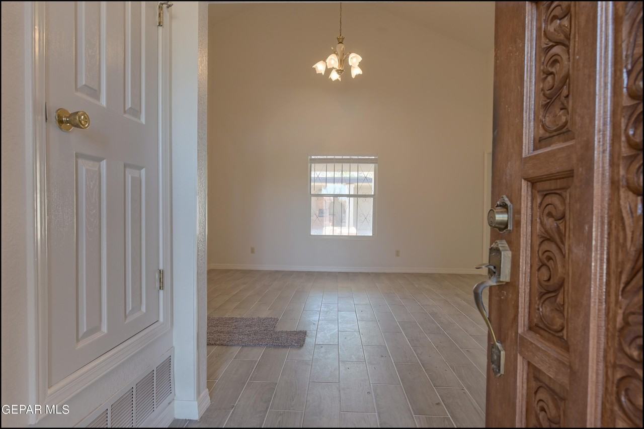 129 Torrey Pines Dr - Photo 7 of 47