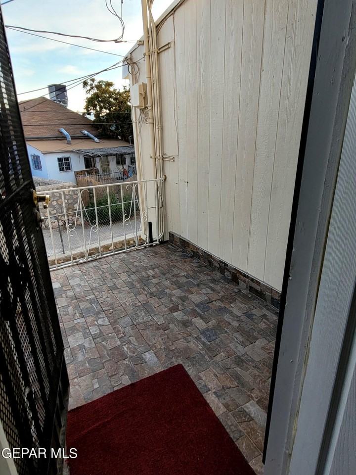 806 Mundy Dr Apt 1 #1 - Photo 2 of 12