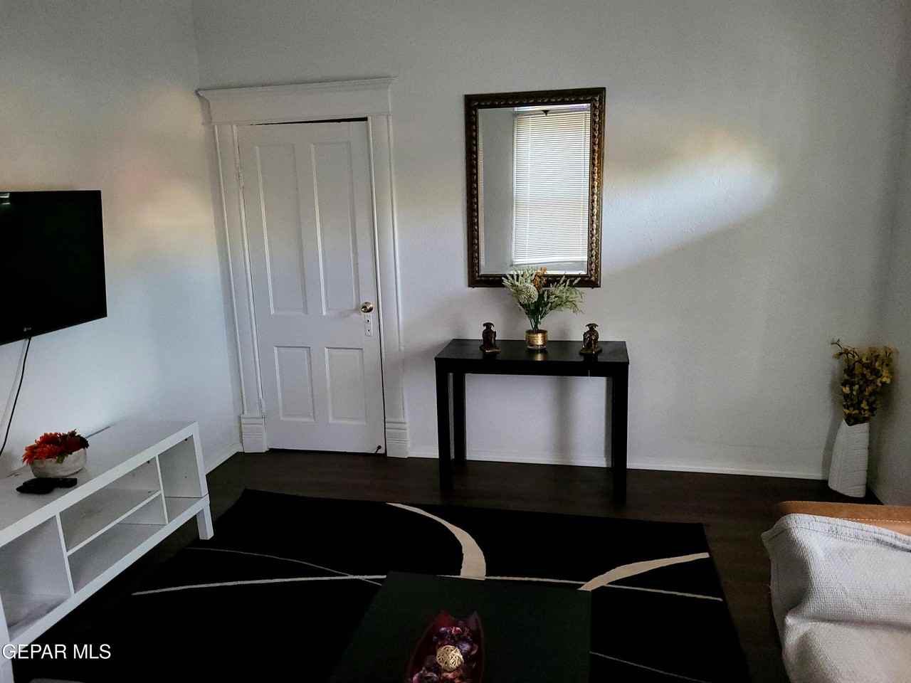 806 Mundy Dr Apt 1 #1 - Photo 4 of 12