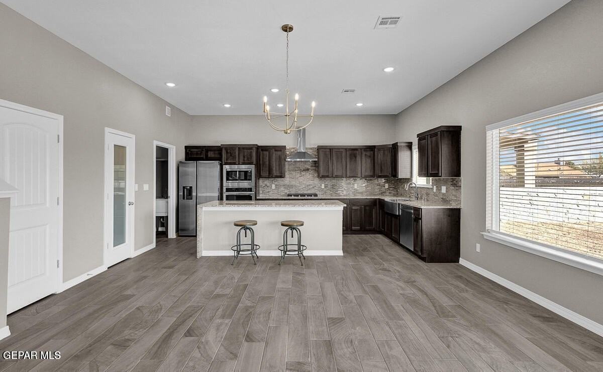 905 Gulf Streams - Photo 2 of 9