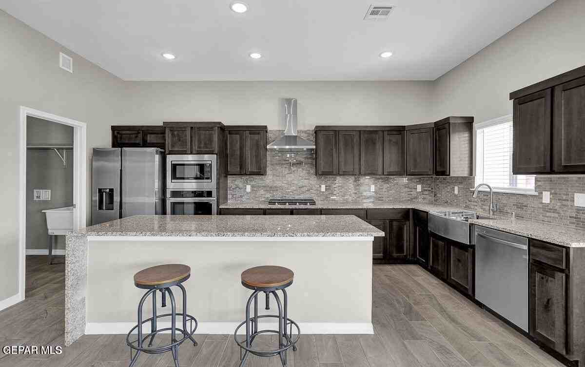 905 Gulf Streams - Photo 3 of 9