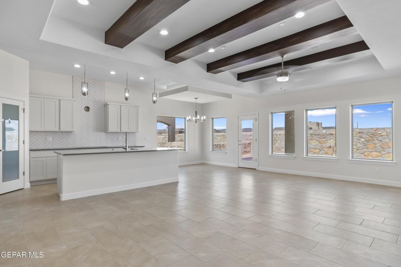 360 Playa Vista St - Photo 5 of 24