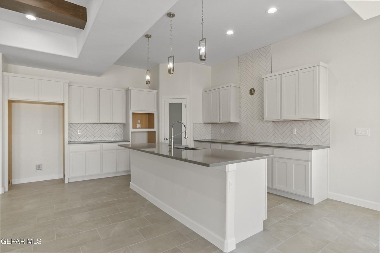 360 Playa Vista St - Photo 7 of 24