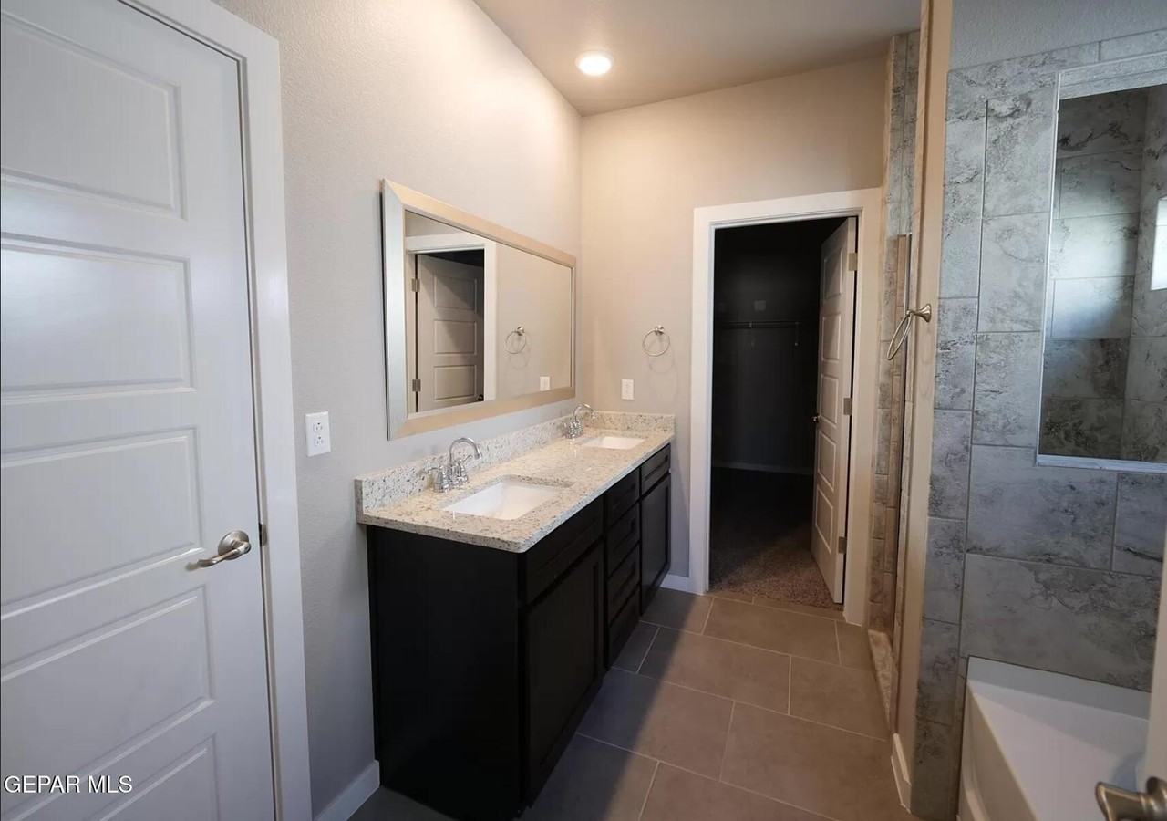 2170 Enchanted Crest Dr - Photo 7 of 25