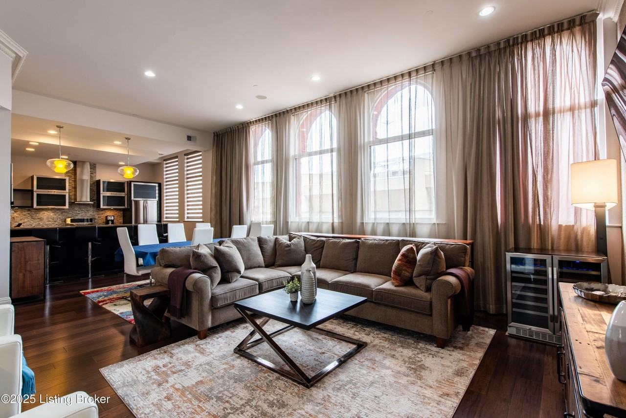 133 S 3rd St Apt 403 #403 - Photo 4 of 32