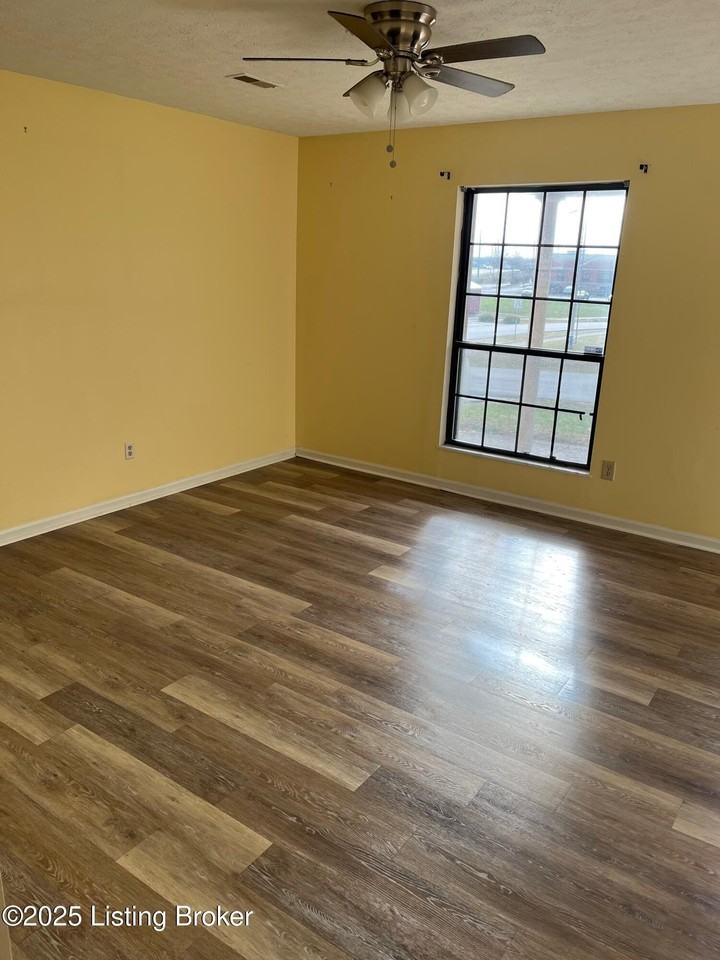 1012 Windview Pl Ste B - Photo 3 of 15