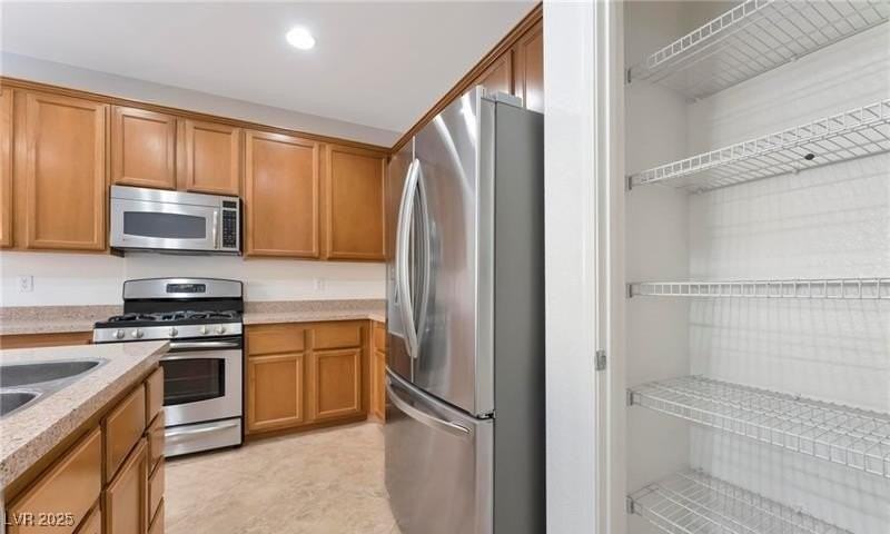 9764 Bedstraw St - Photo 5 of 37