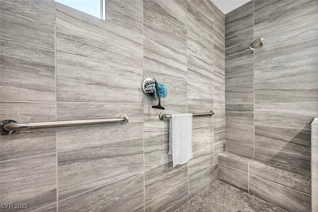 1012 E Sunset Rd - Photo 3 of 32