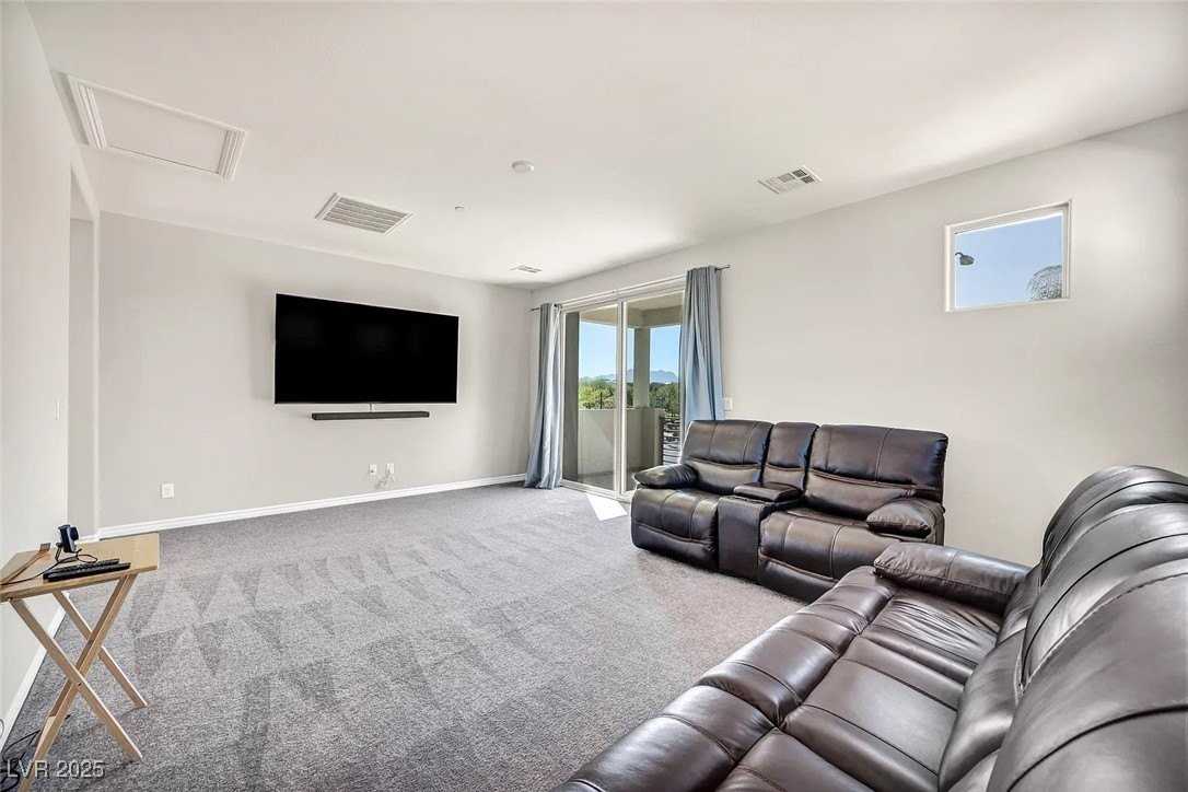 1012 E Sunset Rd - Photo 7 of 32