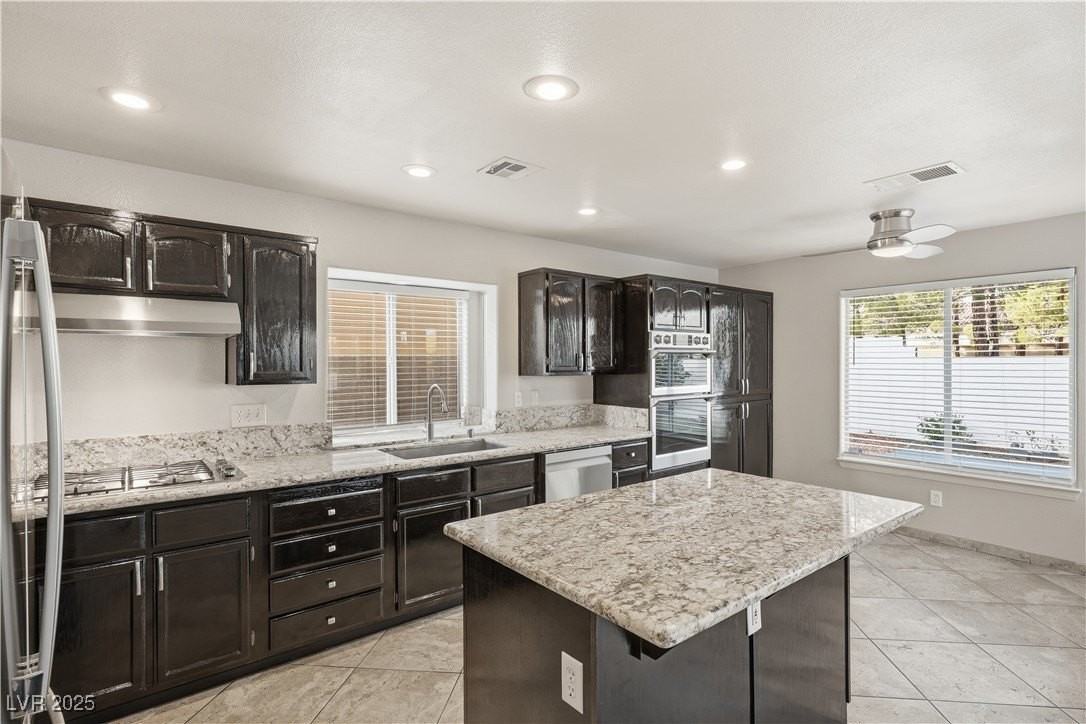 1849 Derbyshire Dr - Photo 2 of 33