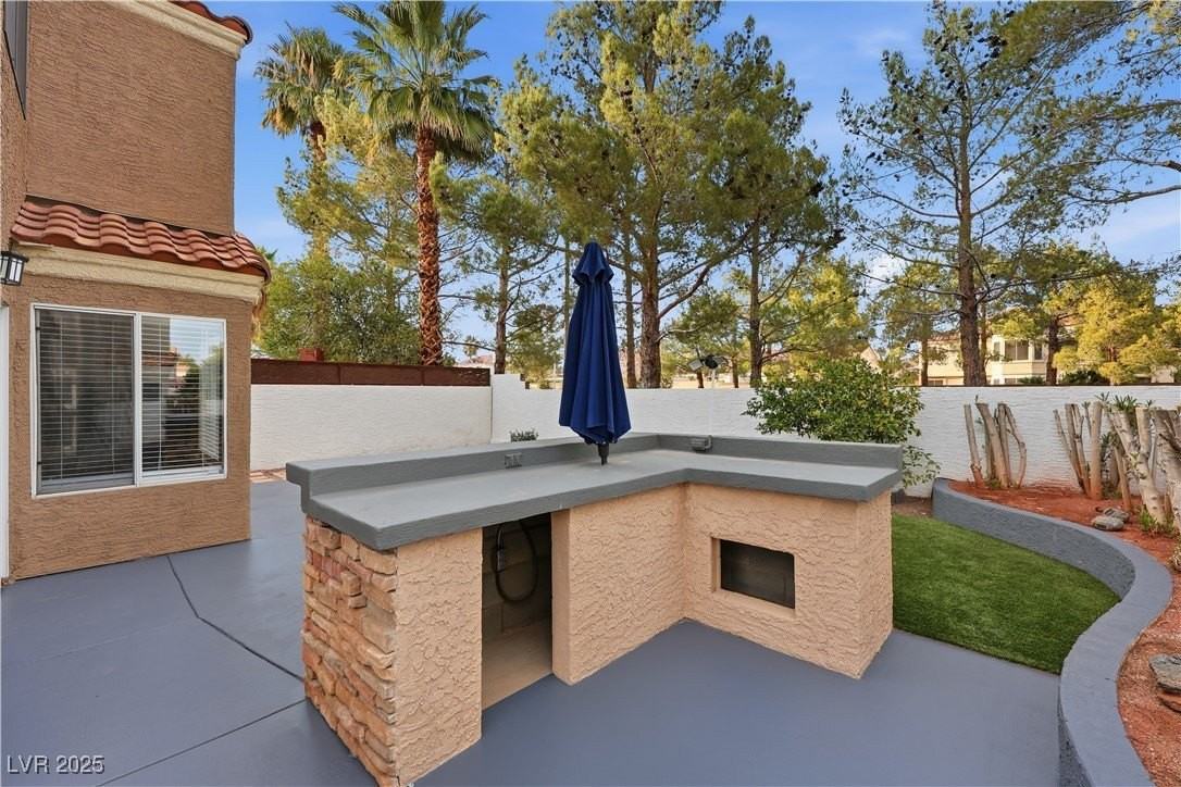 1849 Derbyshire Dr - Photo 7 of 33