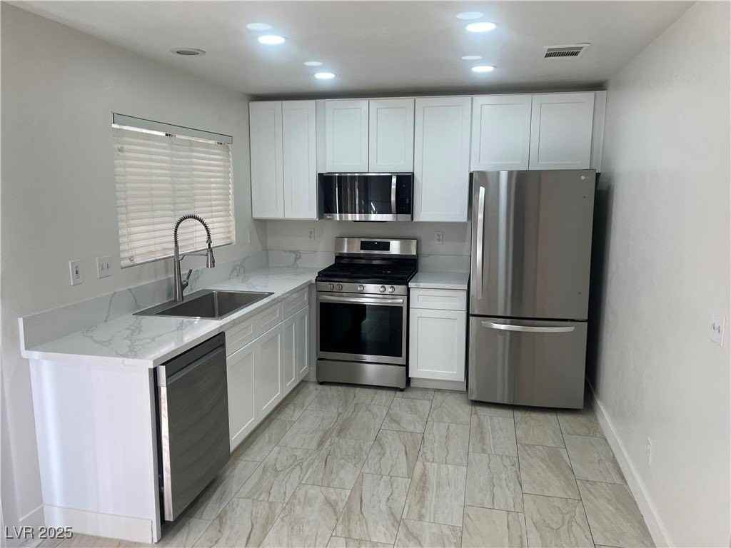 368 Abbington St - Photo 3 of 13