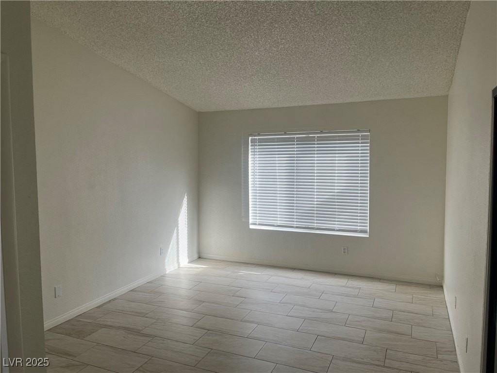 368 Abbington St - Photo 6 of 13