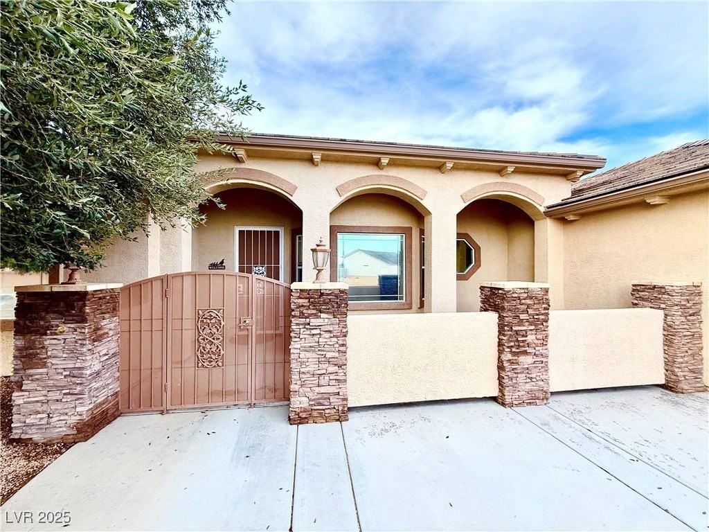 6780 Sandpebble St - Photo 3 of 32