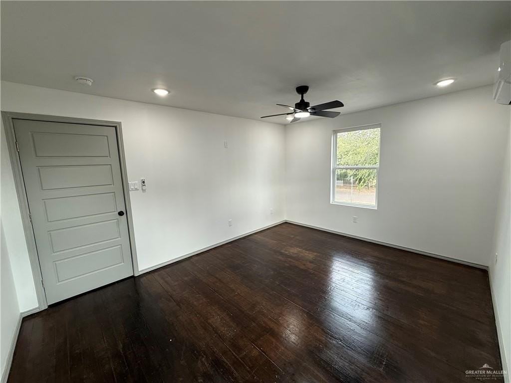 1017 Miller Ave - Photo 4 of 8