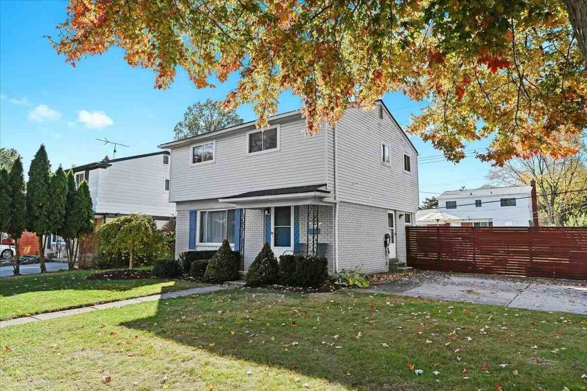 29945 Everett St - Photo 4 of 44