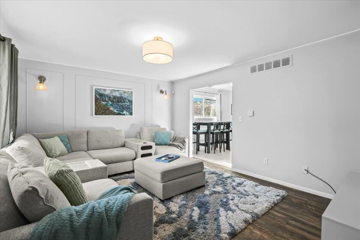 29945 Everett St - Photo 6 of 44