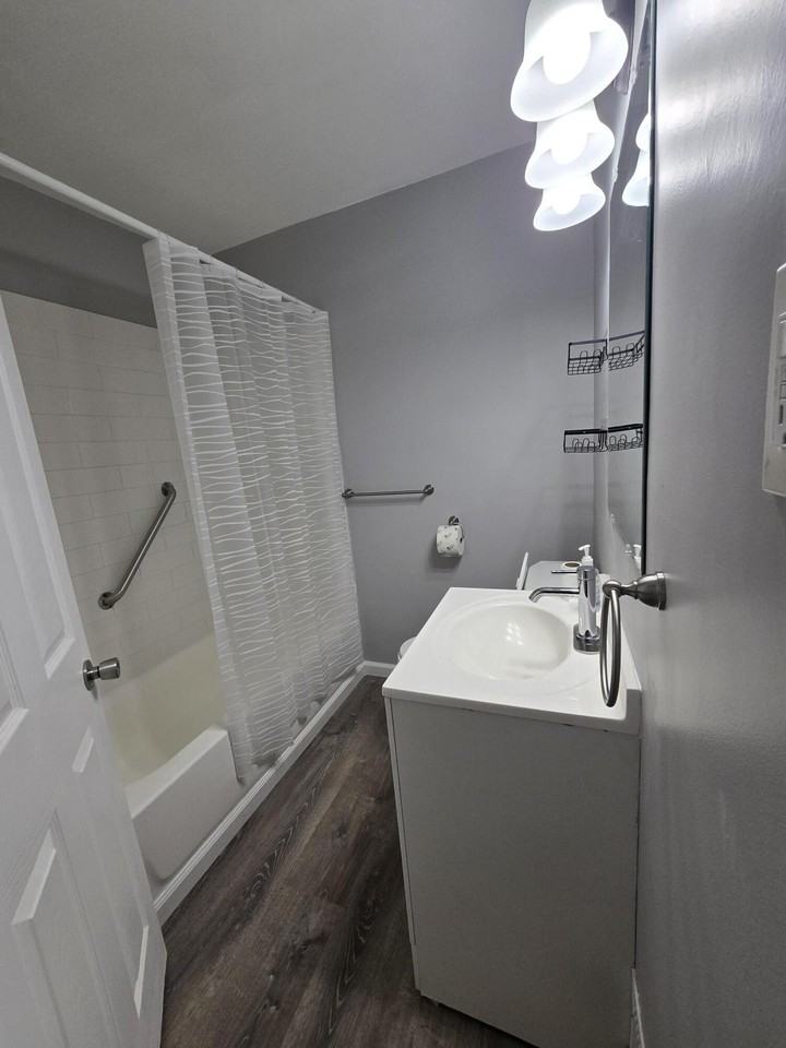 14463 Leonard Ave - Photo 3 of 5