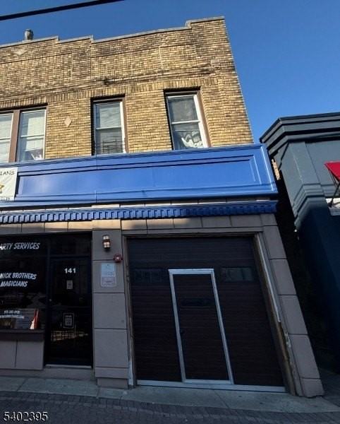 141 Franklin Ave - Photo 2 of 11