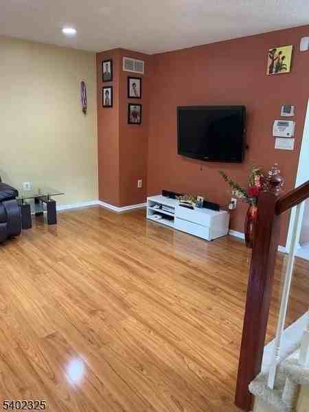 2 Halstead Pl - Photo 5 of 16