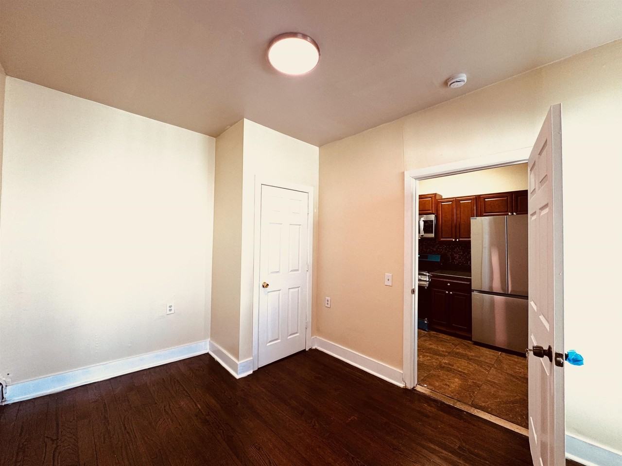 101 1/2 Ocean Ave - Photo 3 of 5