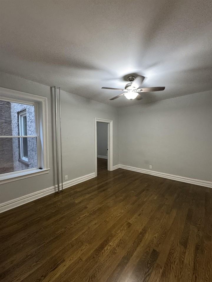 55 Corbin Ave #5 - Photo 5 of 10