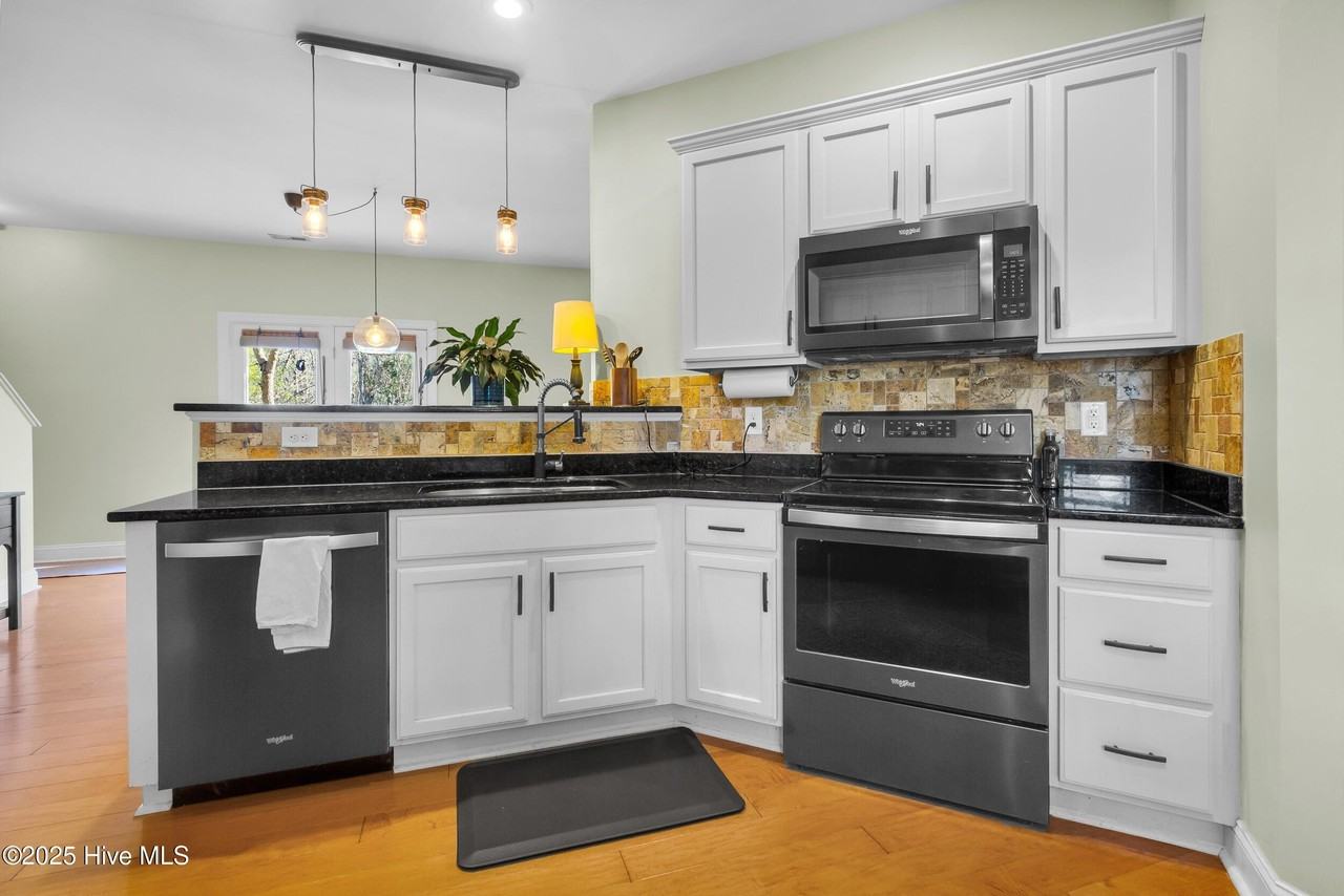 112 Wild Oak Dr - Photo 4 of 30