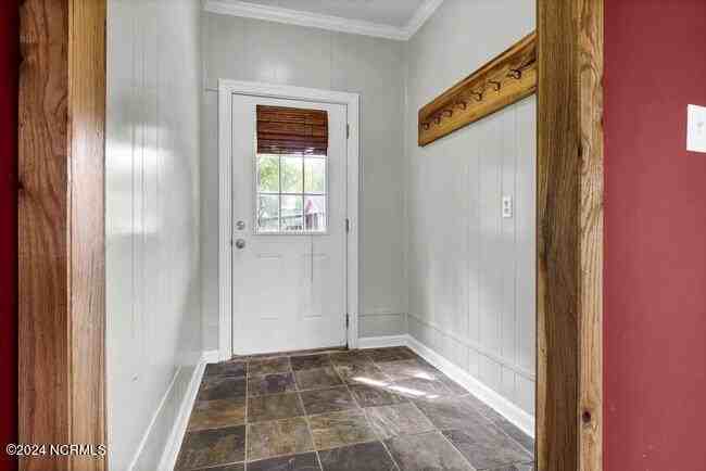 1126 Old Folkstone Rd - Photo 3 of 44