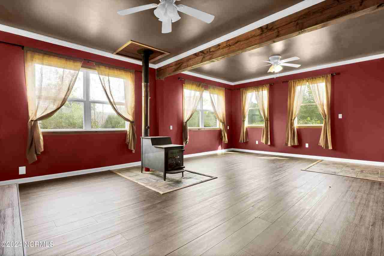 1126 Old Folkstone Rd - Photo 7 of 44