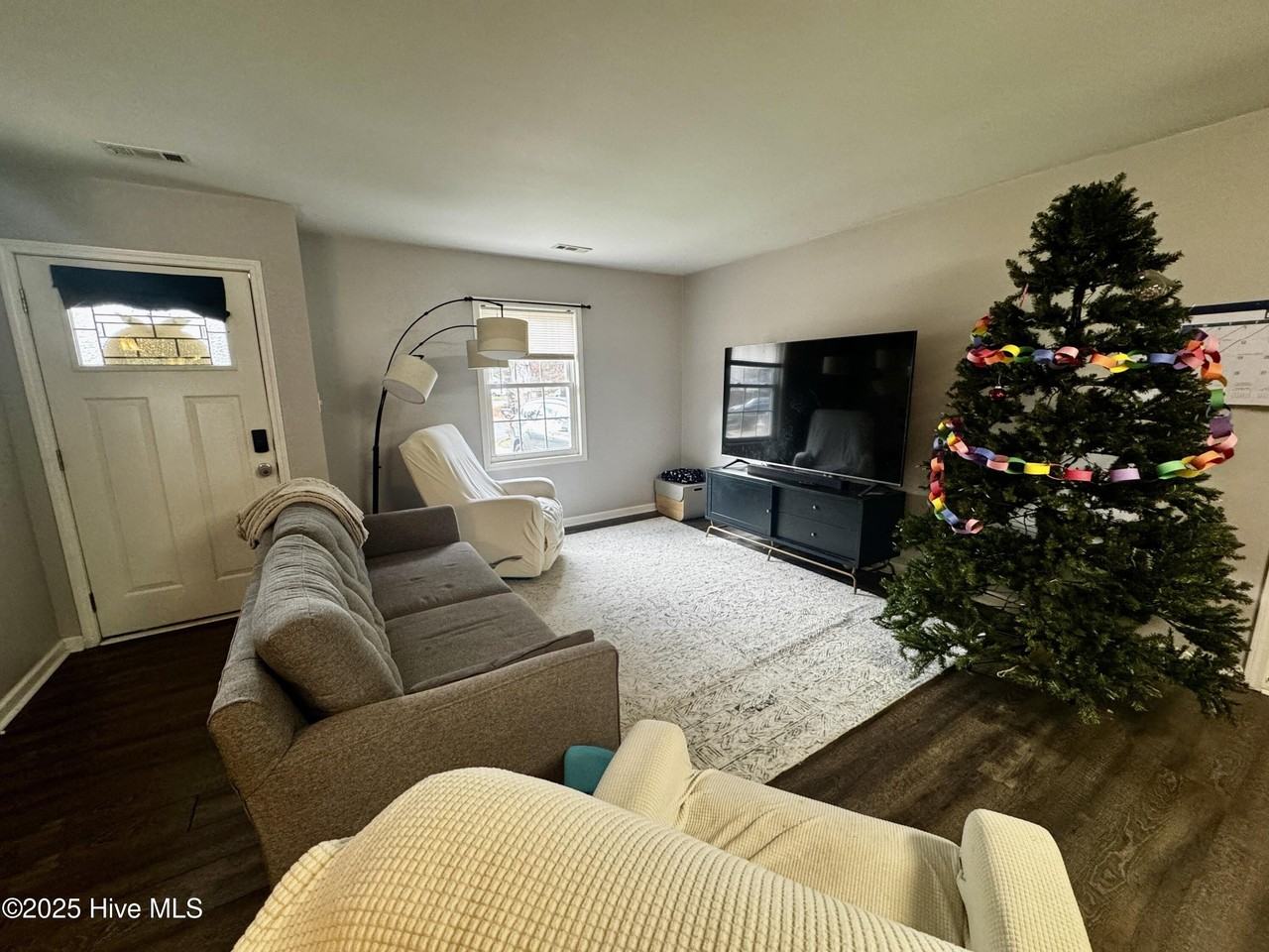 610 Winchester Rd - Photo 2 of 8