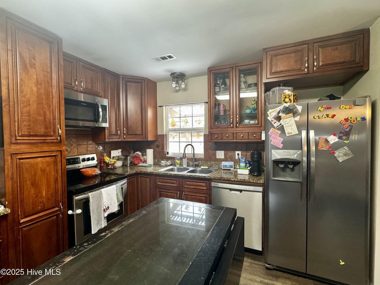 610 Winchester Rd - Photo 3 of 8