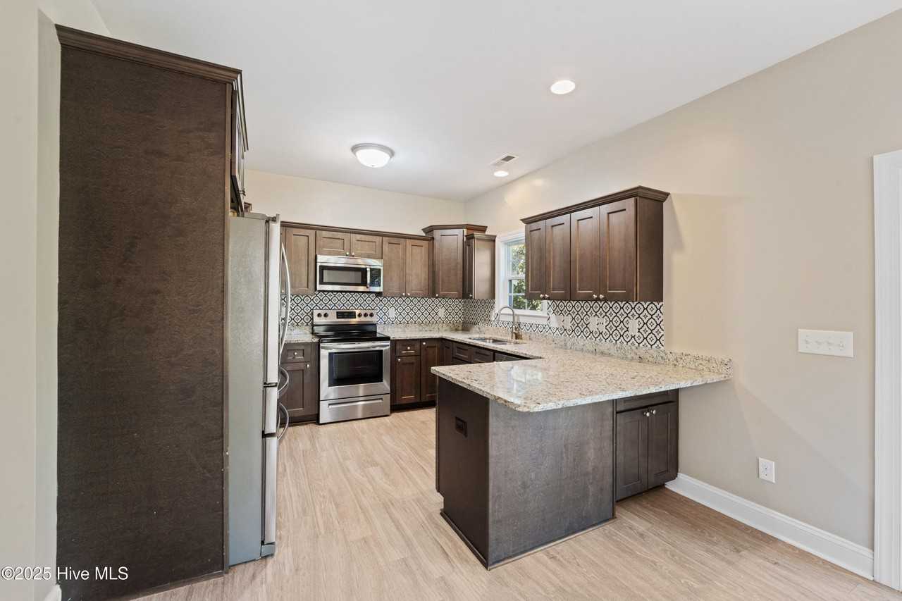 105 Rita Ln - Photo 6 of 27