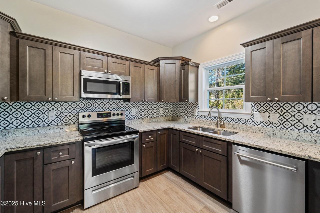 105 Rita Ln - Photo 7 of 27